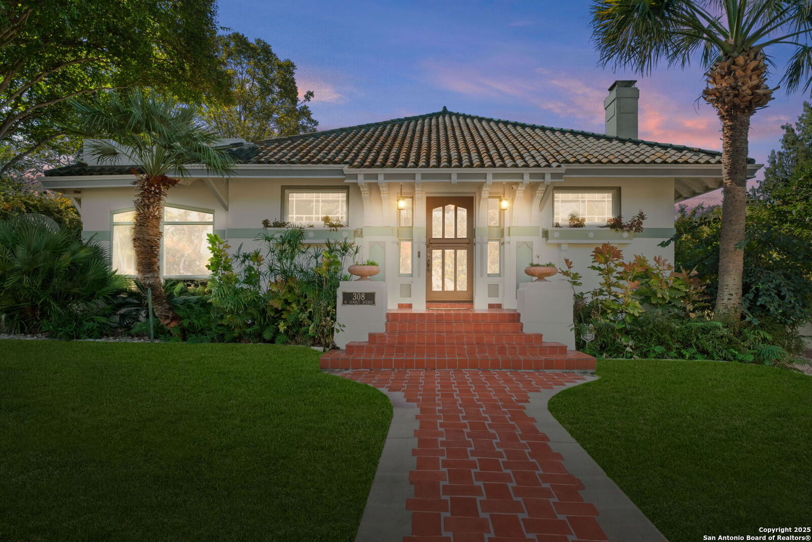 Property Photo:  308 W Summit Ave  TX 78212 