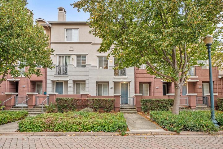 Property Photo: 728 City Walk Place 4 CA 94541