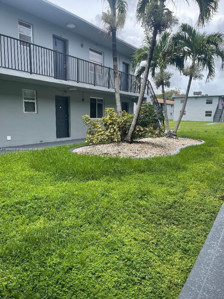 Property Photo: 4300 SW 67th Ave 49 FL 33155