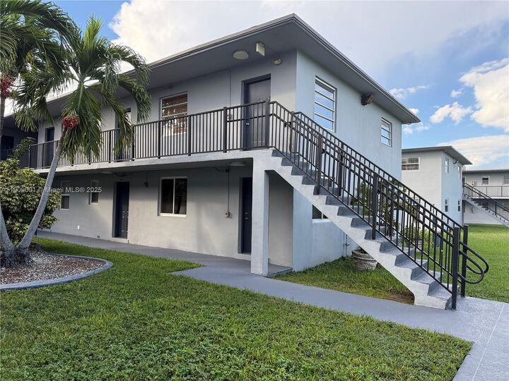 Property Photo: 4300 SW 67th Ave 49 FL 33155