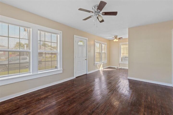 Property Photo: 420 Moss Street A LA 70601