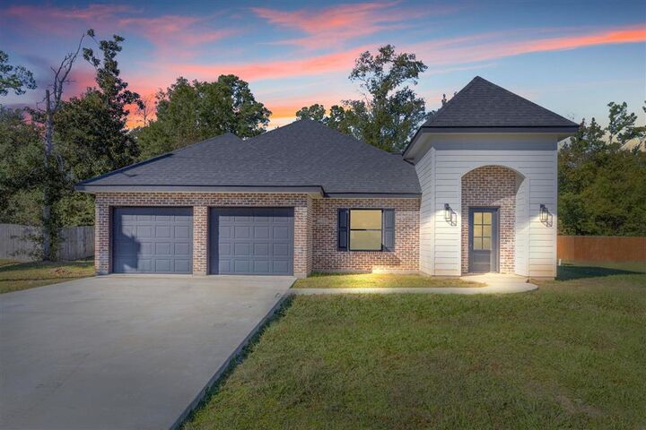 Property Photo: 927 Magdalena Street LA 70663