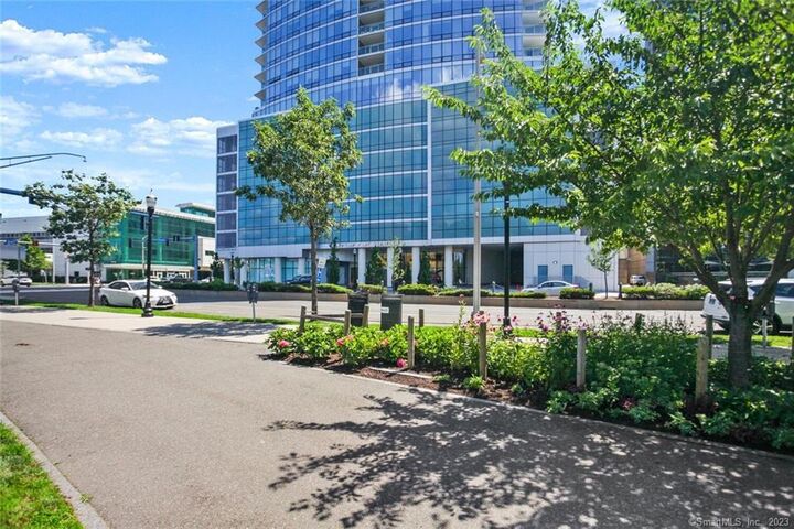 Property Photo: 1 Broad Street 8E CT 06901