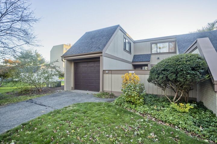 Property Photo:  85 Viscount Drive 1A  CT 06460 