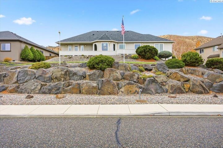 Property Photo: 649 Clermont WA 99352