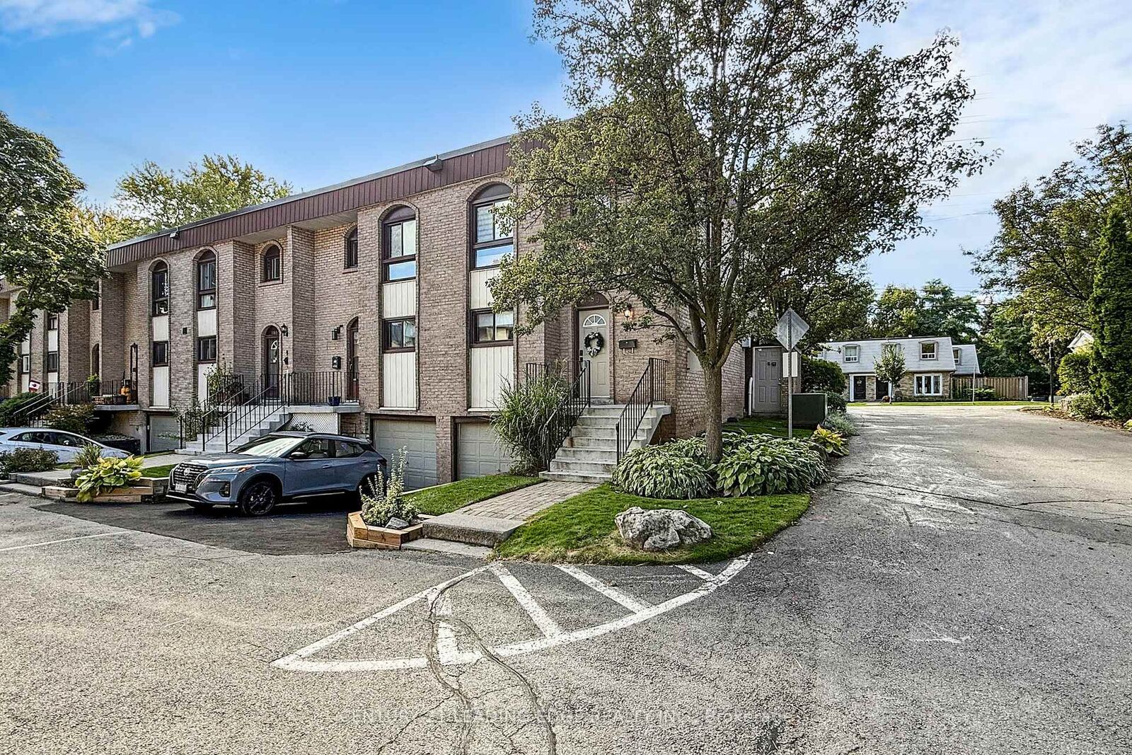 Property Photo:  589 Francis Road E  ON L7T 3X6 