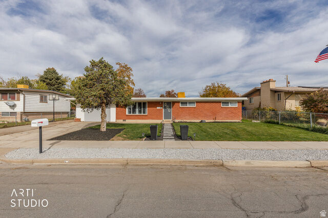 Property Photo: 1916 W Gregory Dr UT 84041