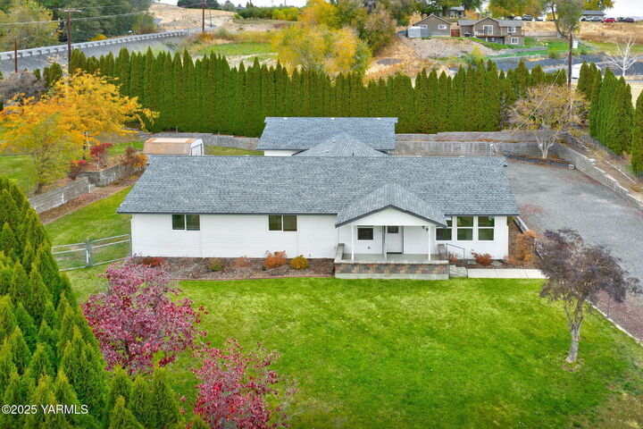 Property Photo: 677 Gore Rd WA 98942