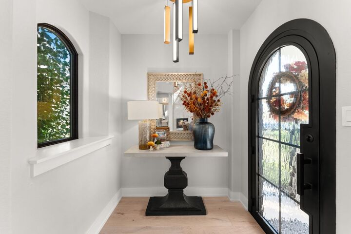 Property Photo: 8 Hightrail Way TX 78738