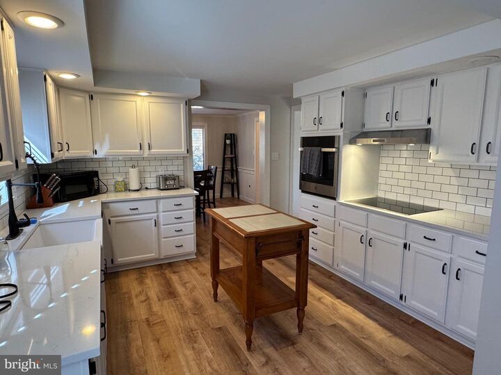 Property Photo: 40251 Gap Road VA 20175