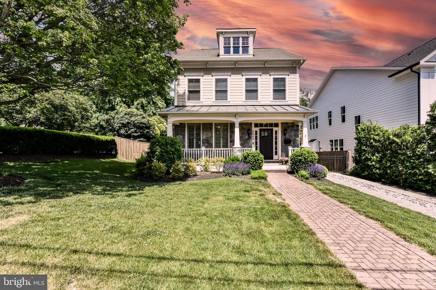 Property Photo:  2453 N Jefferson Street  VA 22207 