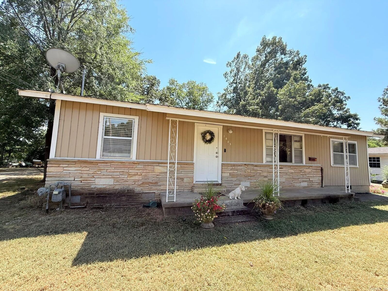 Property Photo: 1005 W Taylor Street AR 72830