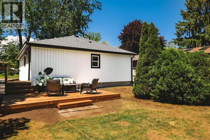 Photo de la propriété:  1472 Lecaron Avenue  ON N7V 3J3 