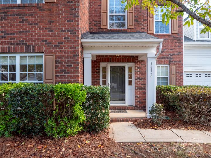 Property Photo: 1613 Jekyll Lane NC 28173