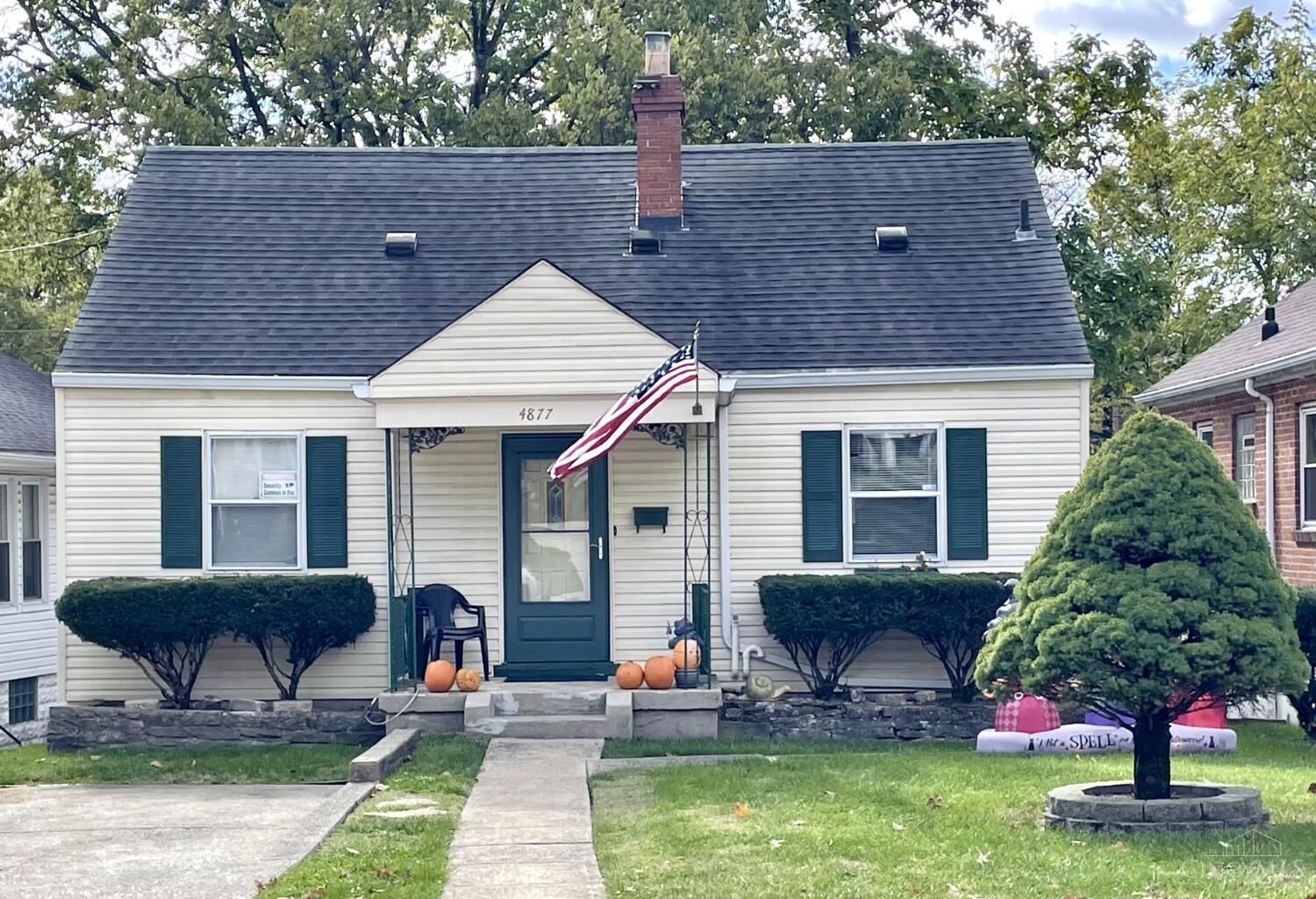 Property Photo:  4877 N Overlook Avenue  OH 45238 