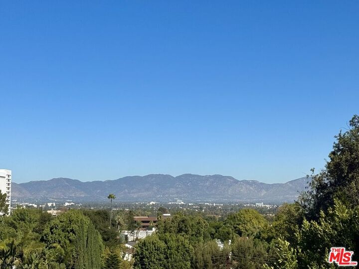 Property Photo: 15213 Del Gado Dr CA 91403