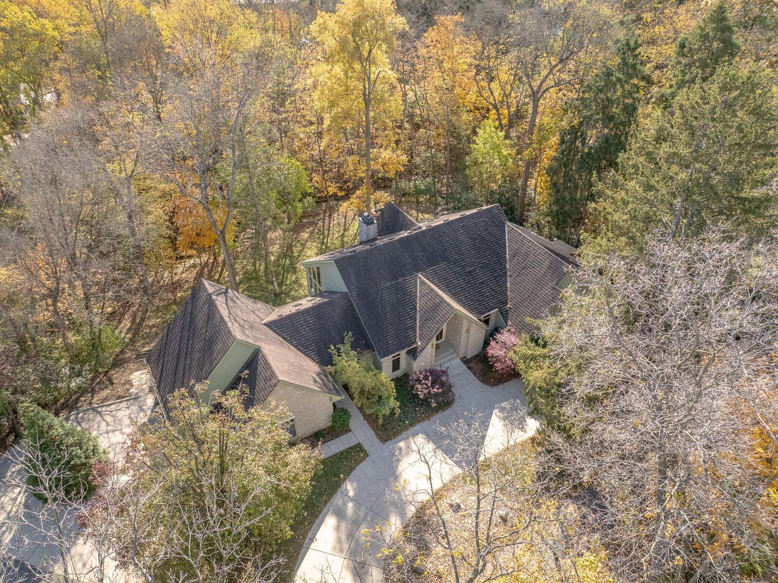 Property Photo:  3055 Carriage Lane  OH 43221 