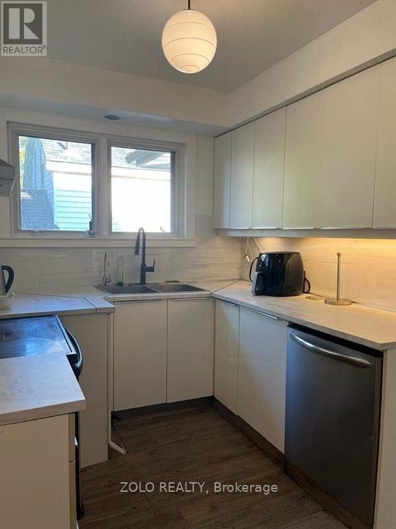 Property Photo:  190 Pemberton Avenue  ON M2M 1Y8 