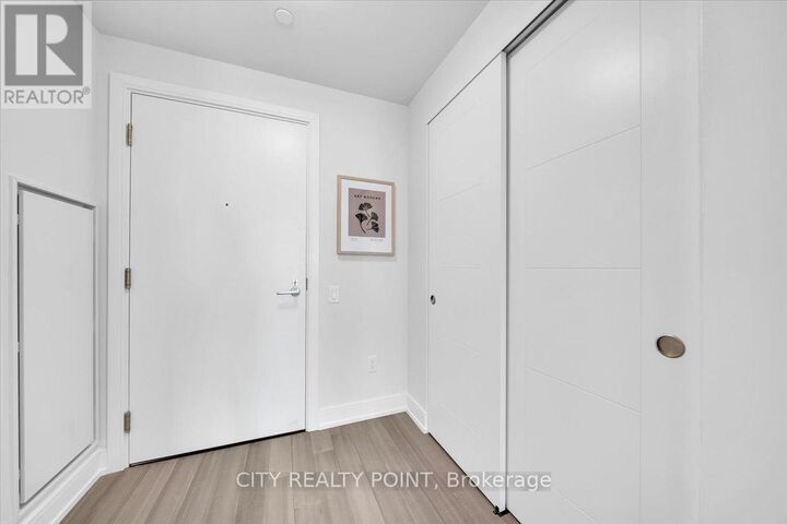 Property Photo:  664 Spadina Avenue 503  ON M5S 2H7 