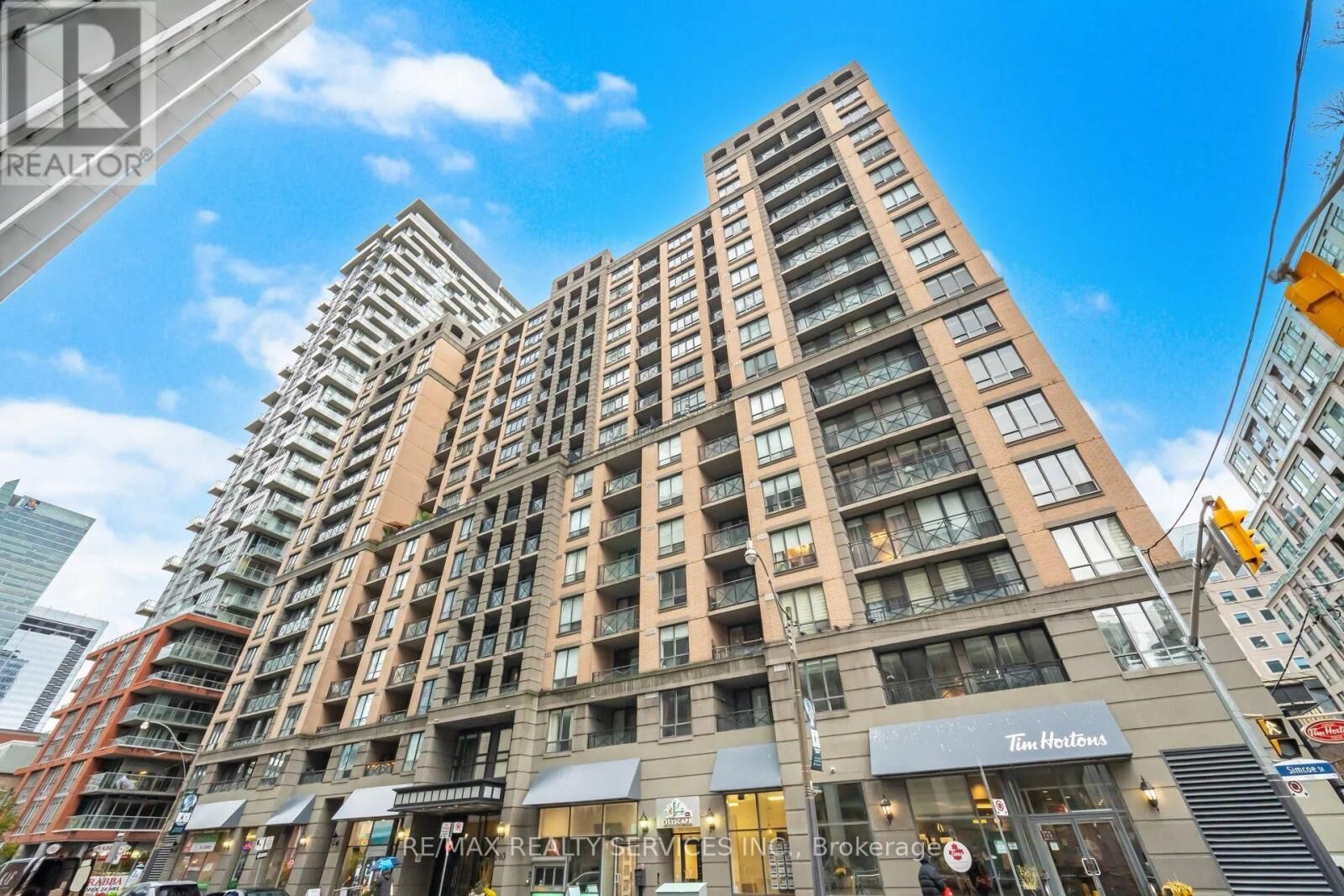 Property Photo:  140 Simcoe Street 1012  ON M5H 4E9 