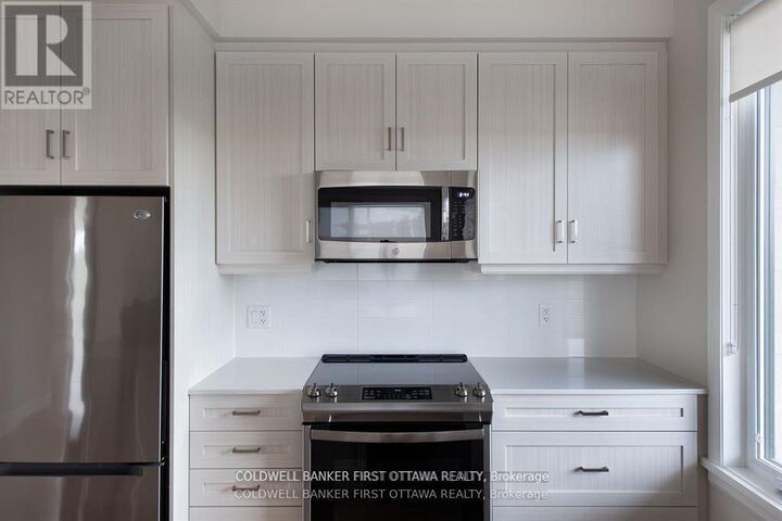 Property Photo:  140 Boundstone Way 304  ON K1K 5B4 