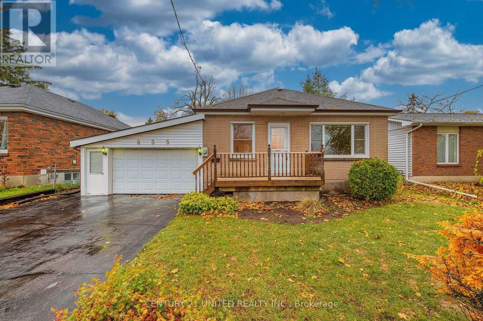 Property Photo:  835 Barnardo Avenue  ON K9H 5W1 