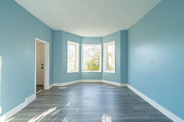 Property Photo: 939 Selkirk Avenue MB R2X 0B9