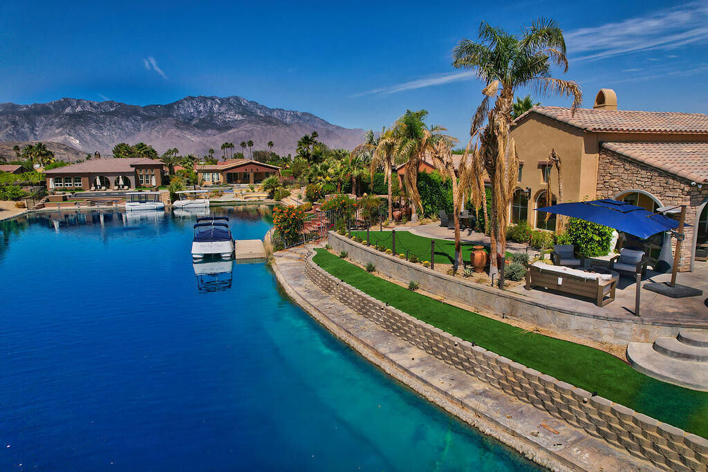 Property Photo: 9 Via Santanella CA 92270