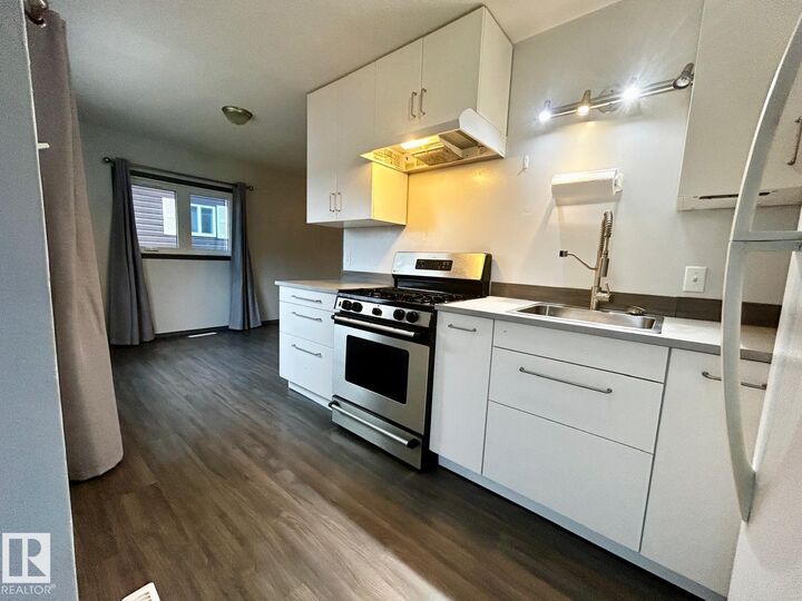 Property Photo: 102 1 Avenue NW AB T0C 0A0