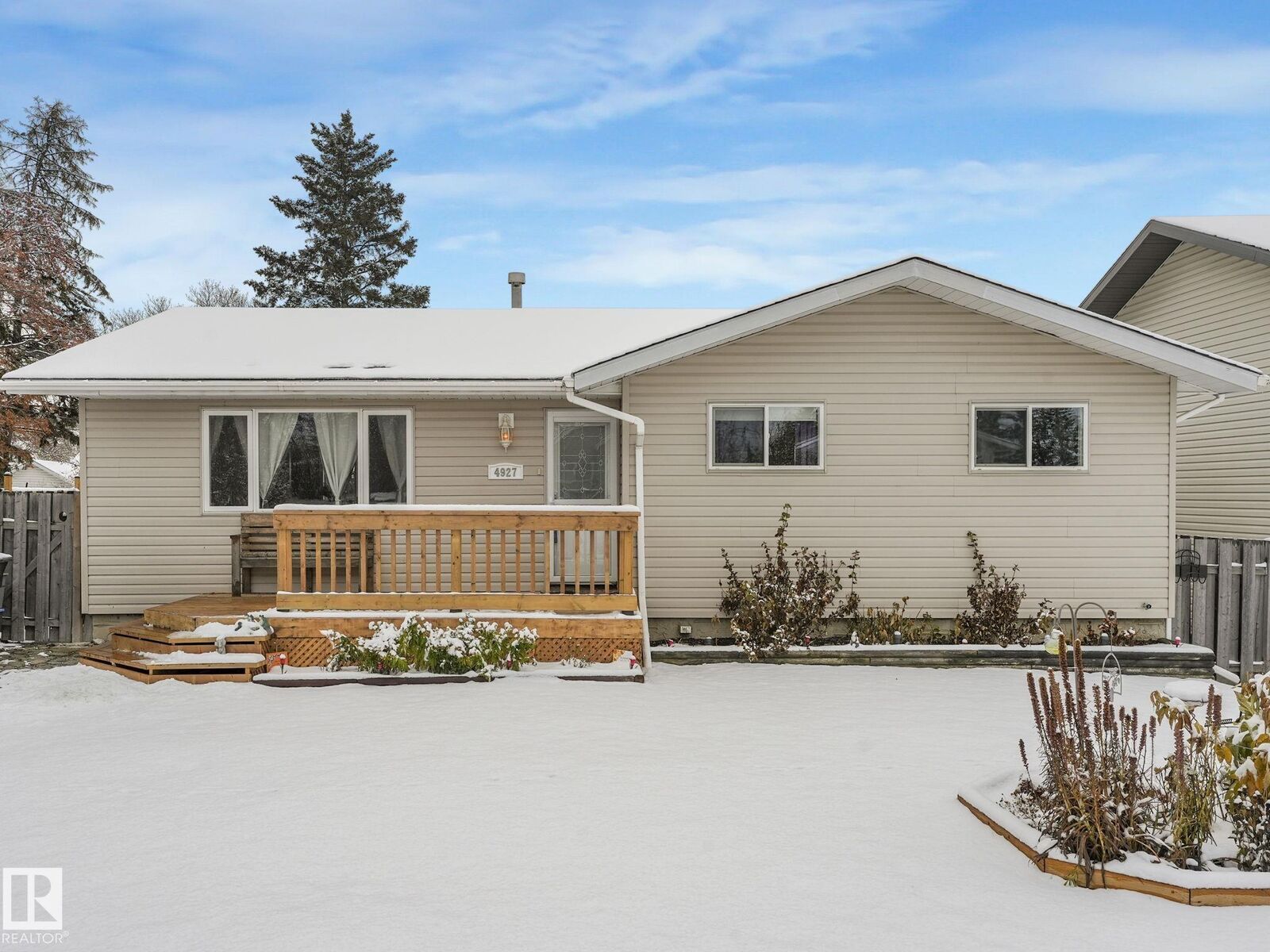 Property Photo:  4927 52 Avenue  AB T0A 0K0 