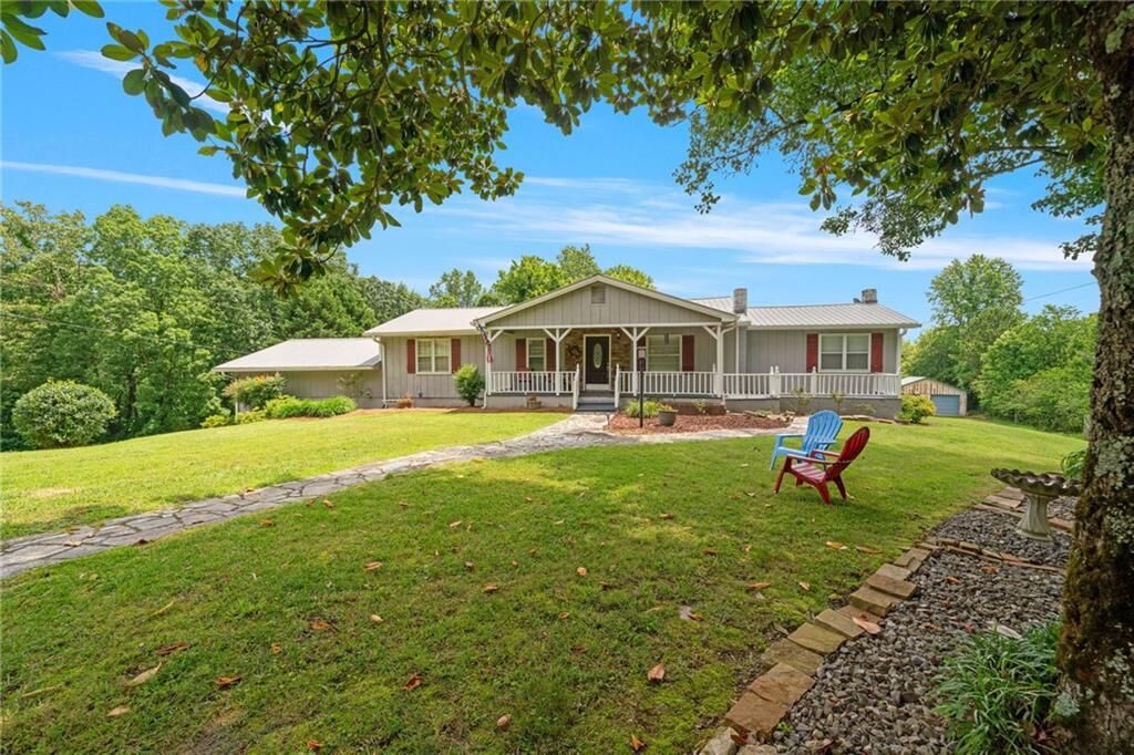 Property Photo:  404 Davis Road W  GA 30139 