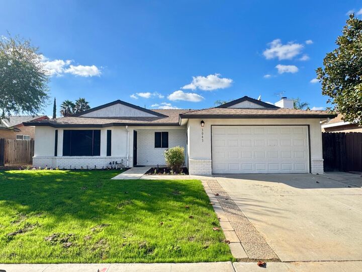 Property Photo:  3043 N Brunswick Avenue  CA 93722 