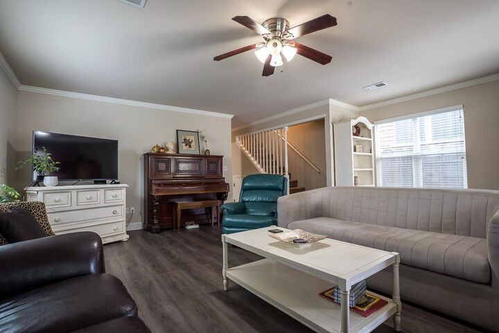 Property Photo: 233 N College Avenue CA 93701