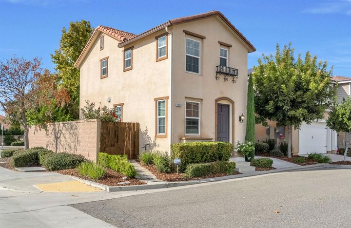 Property Photo: 1500 N Encoure Way CA 93619