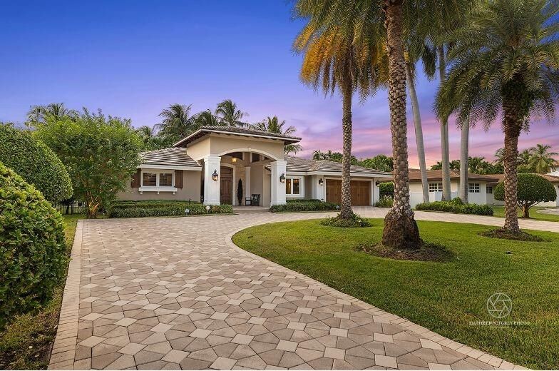 Property Photo: 707 NE 26 Ave. FL 33304