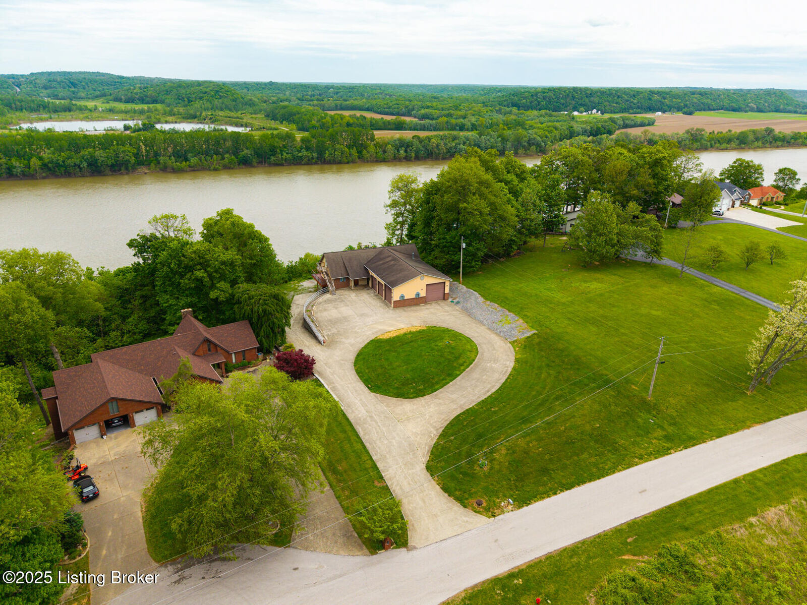 Property Photo:  116 Lisa Dr  KY 40108 