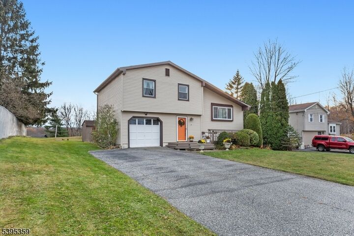 Property Photo: 3 Hummingbird Trl NJ 07422