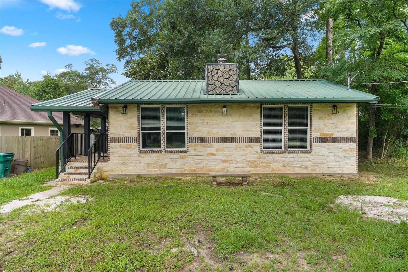 Property Photo:  905 Franconia Drive  TX 77316 