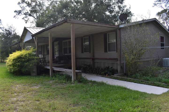 Property Photo: 101 N Southwind Trail TX 77328