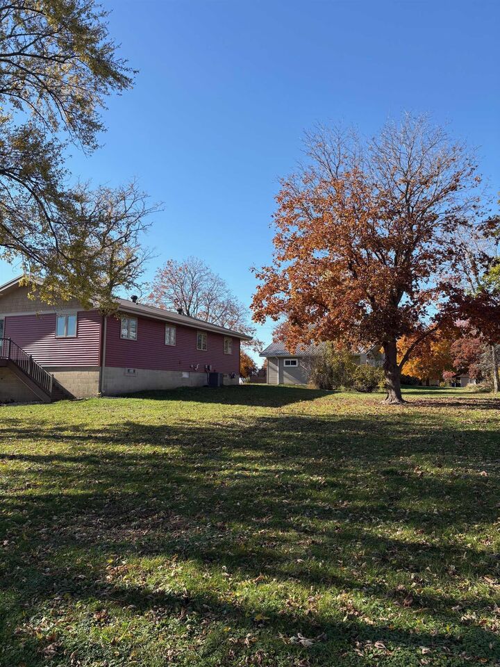 Property Photo:  402 Pfaltzgaff St  IA 50602 