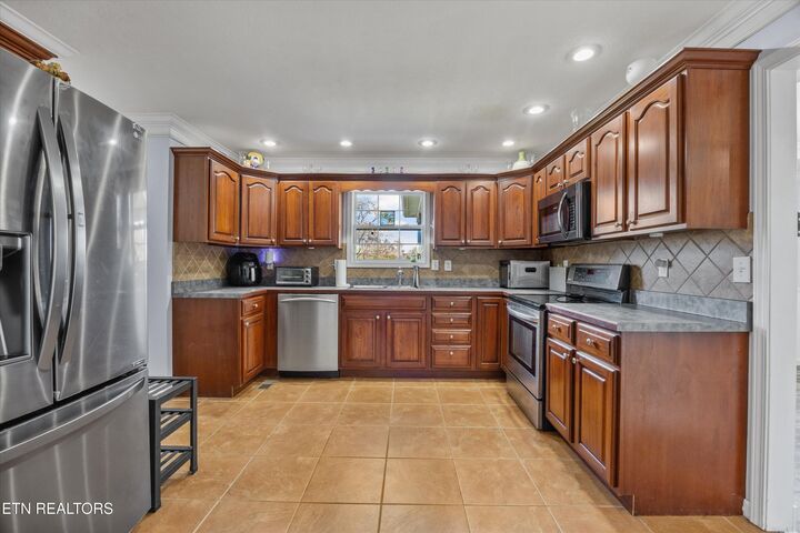 Property Photo: 6213 Ridgeview Rd TN 37918