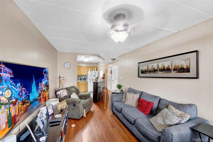 Property Photo: 721 Thieriot Avenue NY 10473