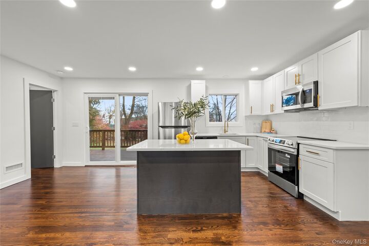 Property Photo:  5 Carillon Road  NY 10509 