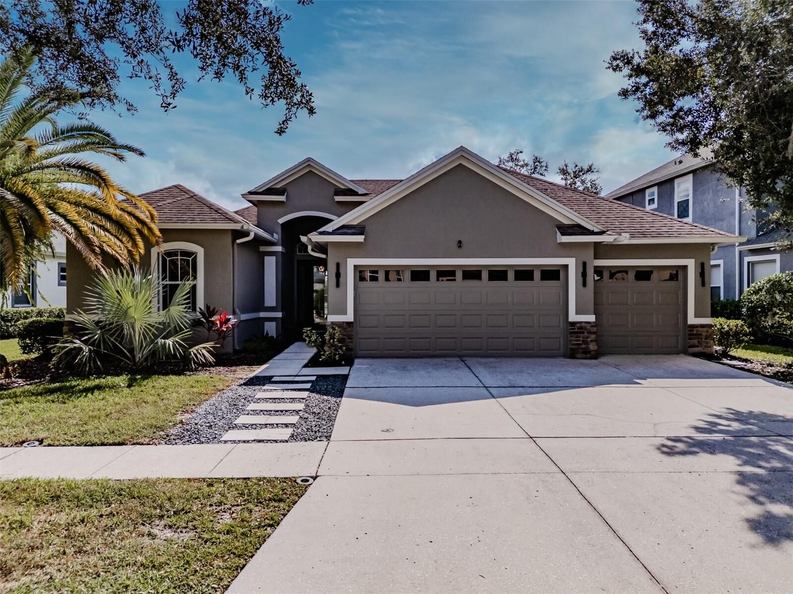 Property Photo:  8117 Hampton Glen Drive  FL 33647 