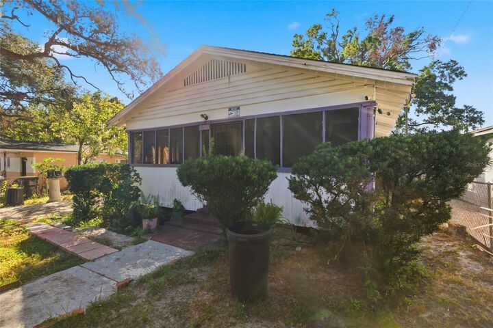 Property Photo:  2415 E Ida Street  FL 33610 