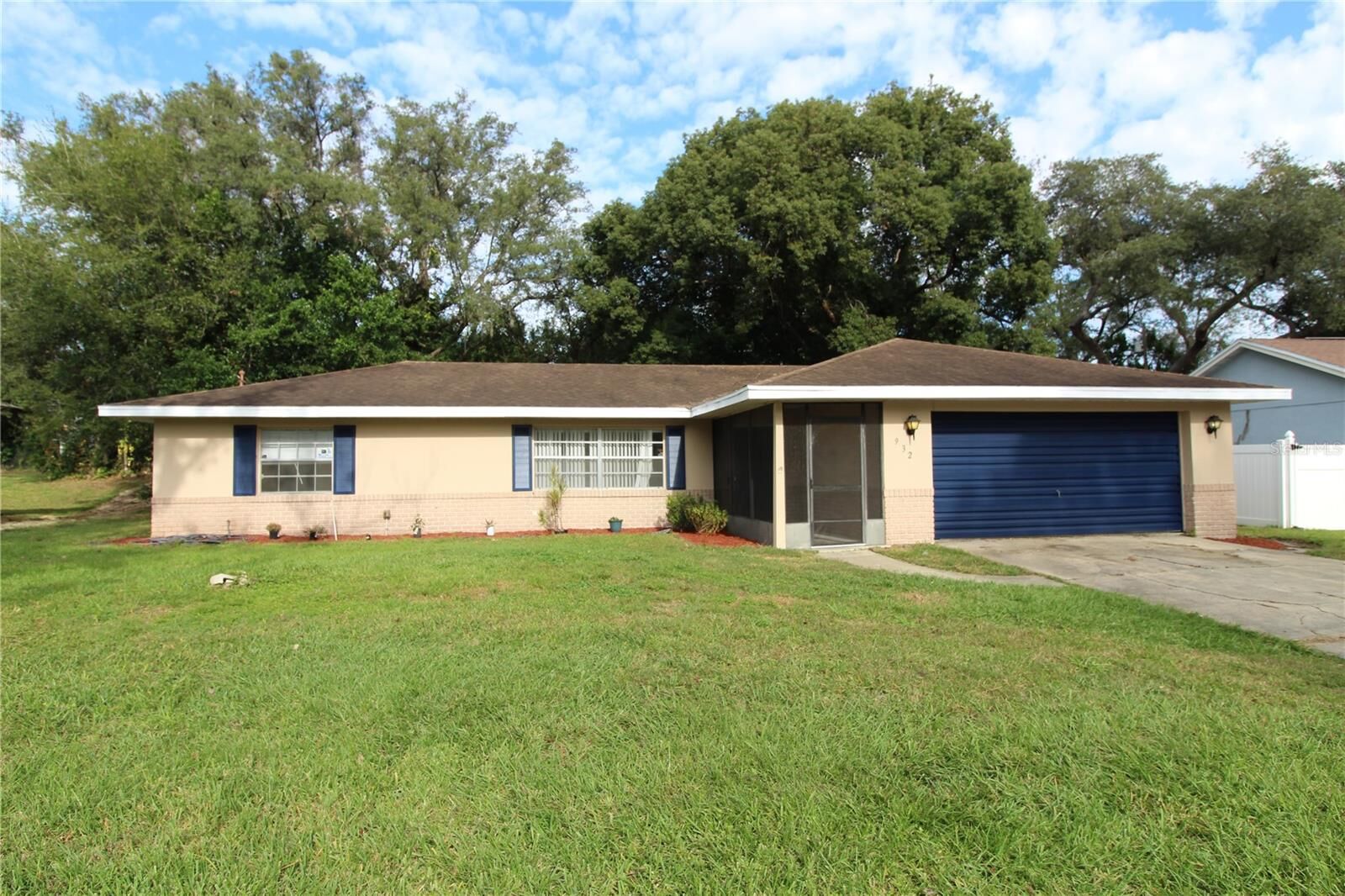 Property Photo: 932 N Fairbairn Drive FL 32725