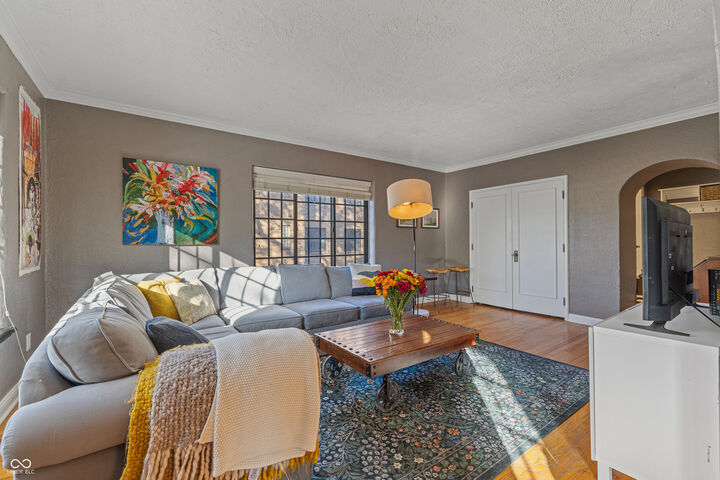 Property Photo: 5347 N College Avenue 202 IN 46220