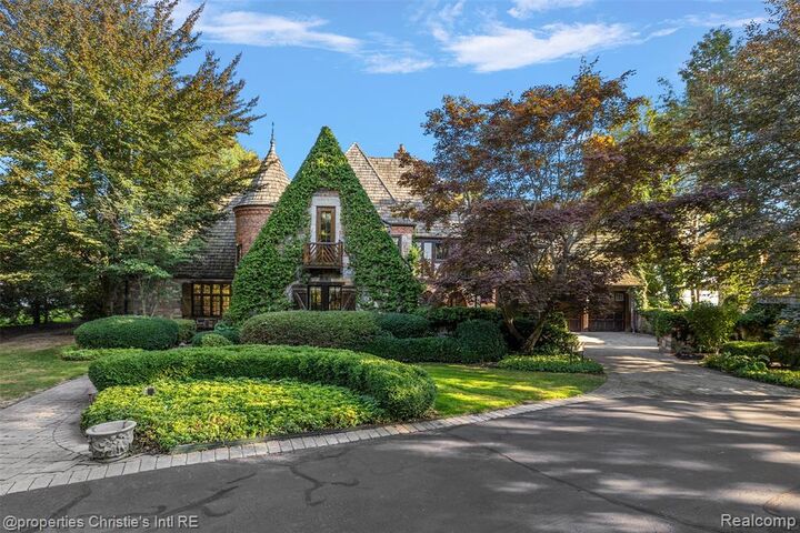 49016 Pointe Lakeview Drive  Chesterfield MI 48047 photo