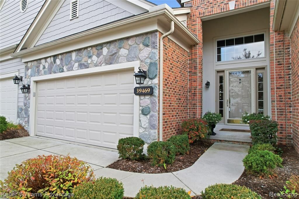 Property Photo:  39469 Edgewater Drive  MI 48168 4317 