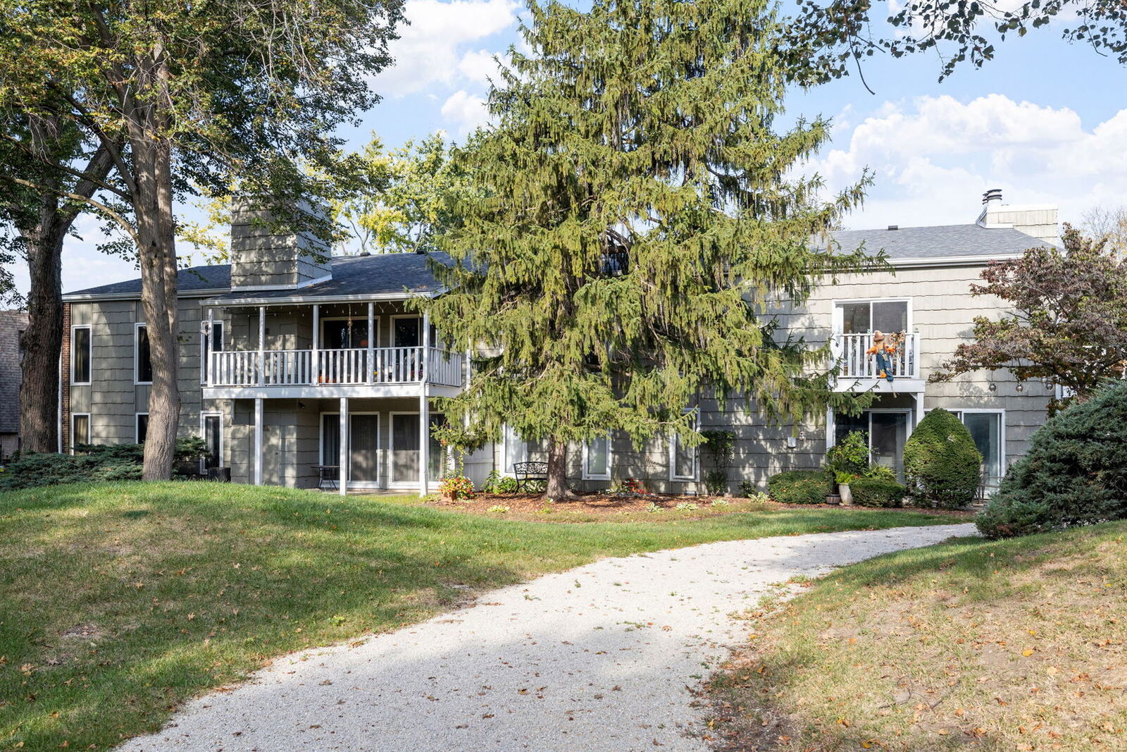 Property Photo: 1420 Stonebridge Trail 1-3 IL 60189